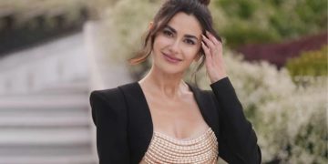 Didem Uzel, Eda Ece'nin düğününde göğüs dekolteli elbises giyen Nesrin Cavadzade'yi eleştirdi