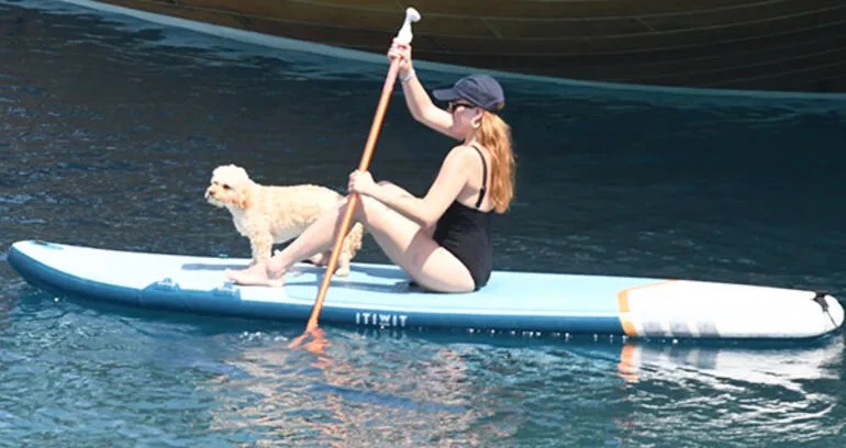 Gizem Karaca lüks teknede tatilin tadını çıkarıyor 