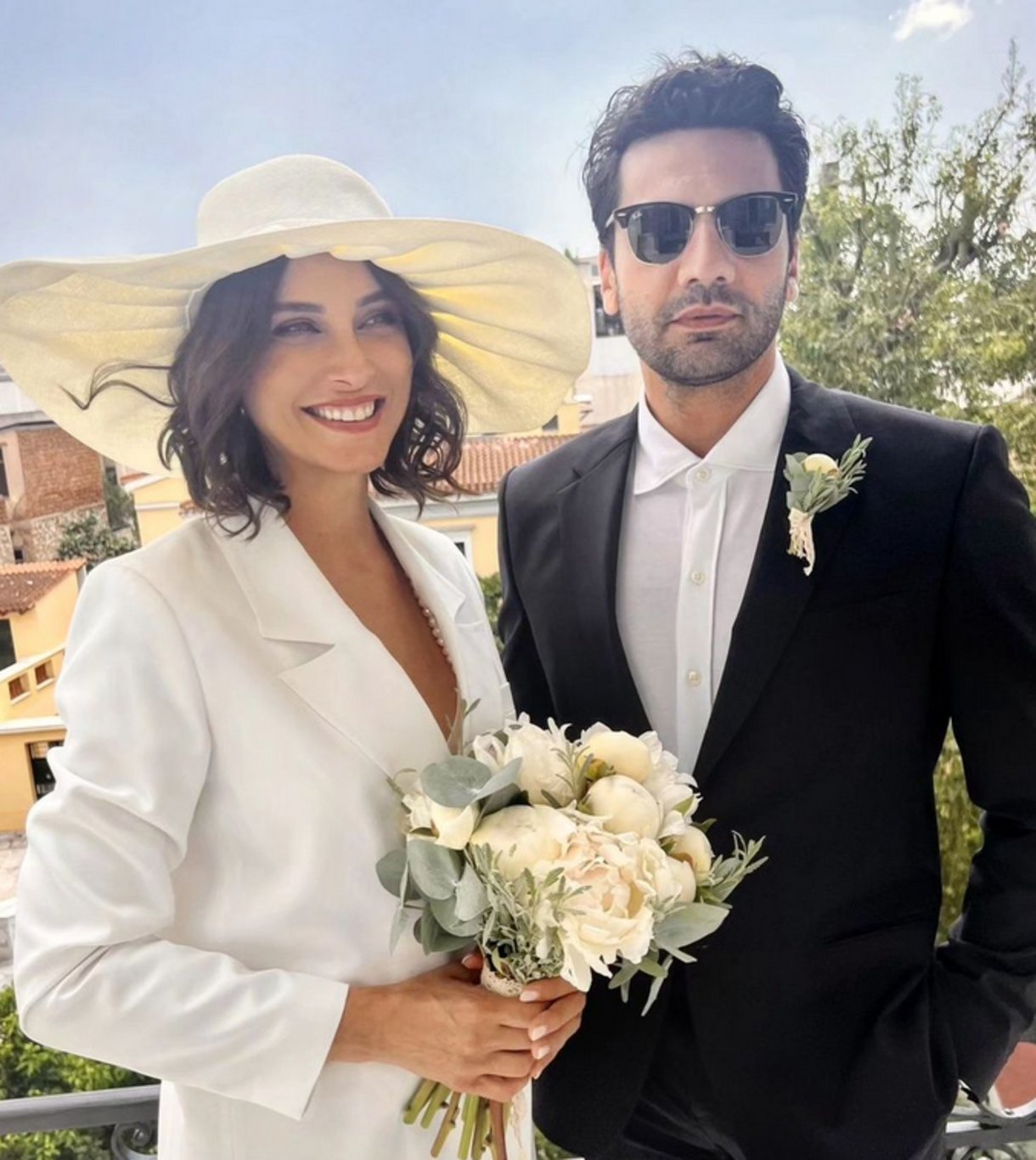 Kaan Urgancıoğlu ve sevgilisi Burcu Denizer Atina'da evlendi!

