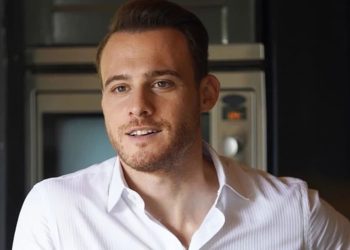 Kerem Bürsin, Darüşşafaka'ya yaptığı bağışla öğrencilere umut oldu!