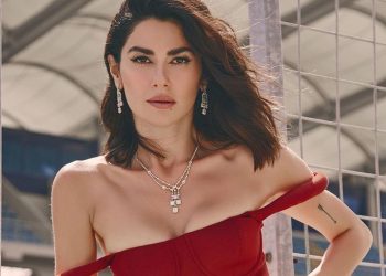 Nesrin Cavadzade tatil sezonunu açtı