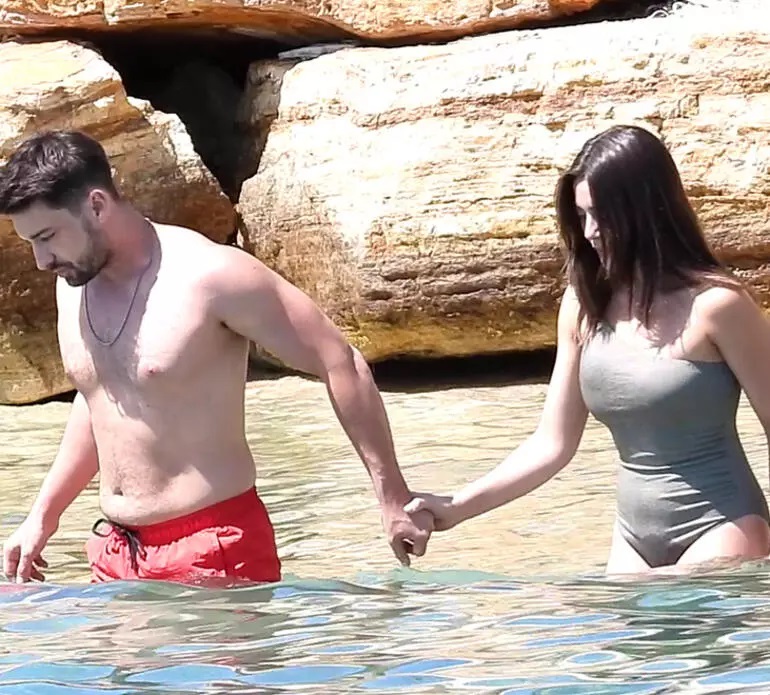 Alp Navruz ile Sıla Türkoğlu'nun tatil keyfi Çeşme'de sürüyor