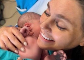 Aslı Enver kızı Elay ile ilk pozunu paylaştı! “İşte mutlu ailenin tatlı anıları”
