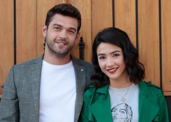 Aybüke Pusat ve Furkan Andıç uzun süren arkadaşlıklarının ardından aşklarını ilan etti