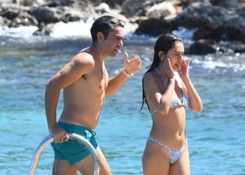 Neslihan Atagül ve Kadir Doğulunun baş başa deniz keyfi