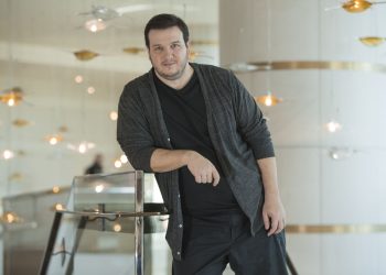 Ünlü oyuncu Şahan Gökbakar, Disney Plus'ın Türk yapımlarını kaldırmasına isyan etti