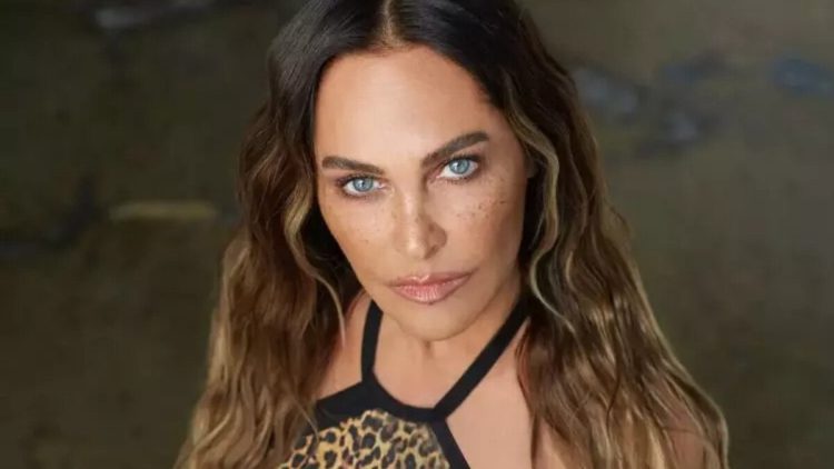 Hülya Avşar’ın leopar şıklığı!