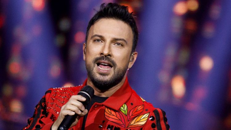Tarkan ‘Dünya Öpücük Günü’nü kutladı