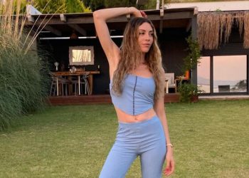 Tatilde olan Sinem Kobal’dan yepyeni pozlar!