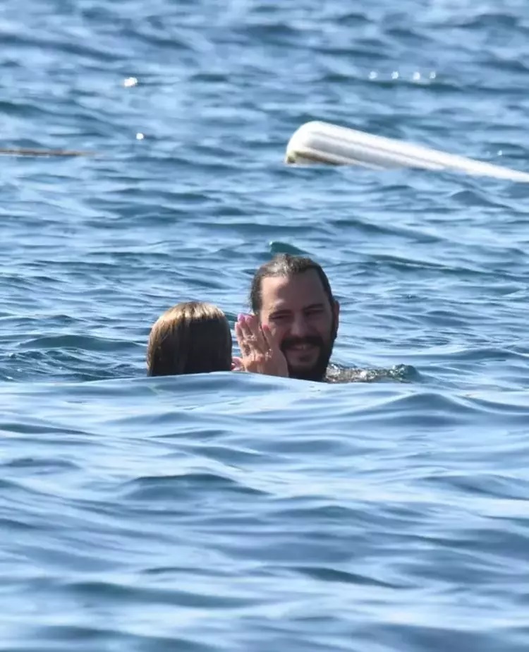 Burcu Biricik ve eşi Emre Yetkin, Bodrum’da tatilin keyfini sürdü