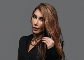 Hande Yener peluşlarla kaplı sahne stiliyle sosyal medyanın gündeminde