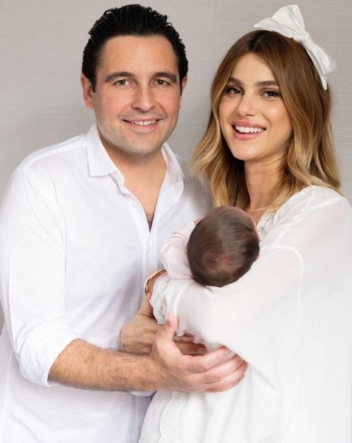 Nazlı Sabancı ve Hacı Sabancı çifti minik kızlarıyla ilk pozunu paylaştı