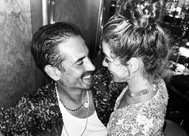 Özge Özpirinçci ve Burak Yamantürk çiftinden 10. yıl pozları