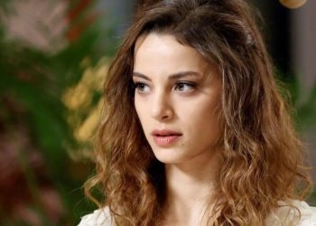 Tatil pozu Leyla Tanlar'ı 'Selahattin Eyyubi' dizisindeki rolünden etti
