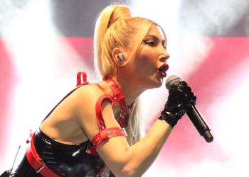 Hande Yener Photoshopun dozunu kaçırdı!