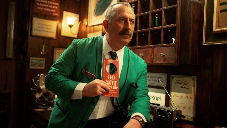Cem Yılmaz'ın yeni filmi 'Do Not Disturb'ın ilk fragmanı yayınlandı!