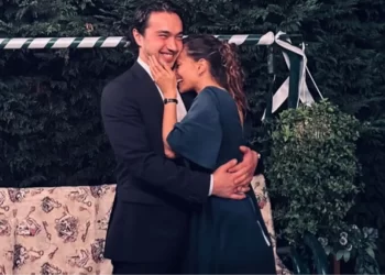 ‘Güzel Günler’ dizisinin yıldızları Burak Dakak ve Leyla Tanlar nişanlandı