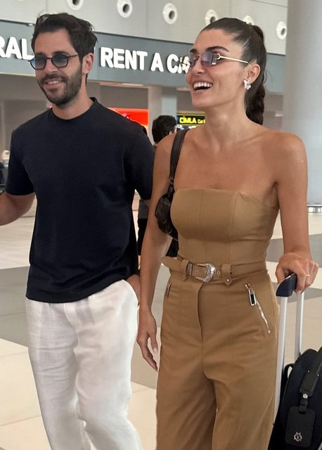 Hande Erçel ile Hakan Sabancı, Bodrum dönüşü havalimanında görüntülendi
