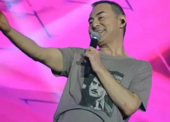 Serdar Ortaç aracında yaşamaya başladı!
