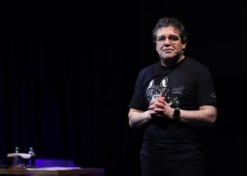 ‘Doktor Ali Kerim ile Estetikler Sohbetler’ seyirciden tam not aldı