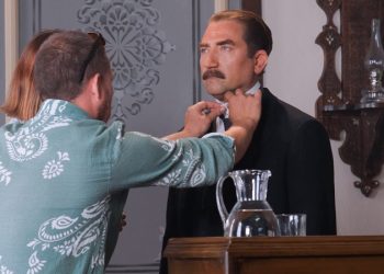 Yiğit Özşener Atatürk makyajı için Tahran’a gitti