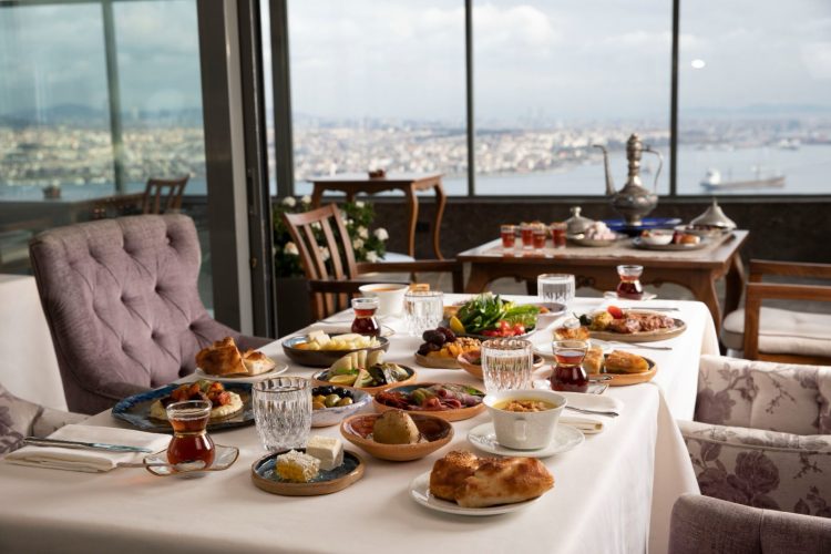 Panoramik manzara eşliğinde keyifli bir deneyim