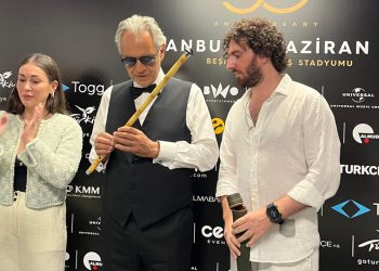 Hakan Mengüç, Andrea Bocelli’ye ney üfletti