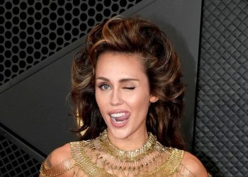 Blowout Hair: 2025’in hacimli saç trendi