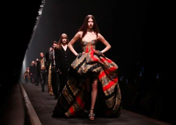 Prada, Versace’yi satın almayı kabul etti