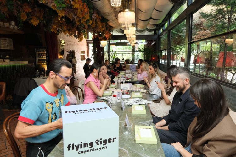 Suadiye’de renkli buluşma: Flying Tiger Türkiye boyama atölyesi